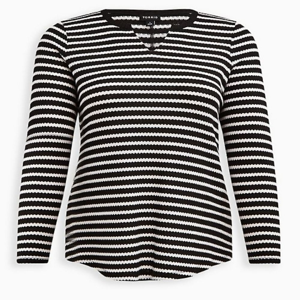 Torrid Black And White Waffle Weave Notch Neck Top NWT Size 5XL